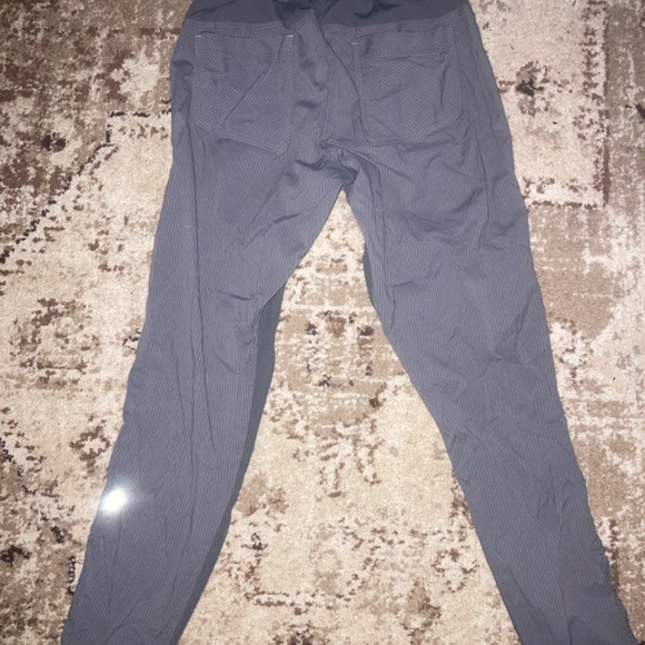 4 pairs of size 2 Lululemon bundle - Picture 6 of 6